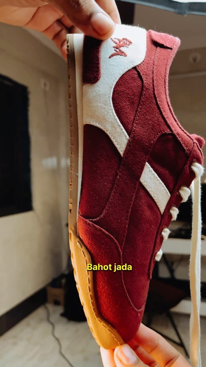 If you are Onitsuka Tiger fanboy, you will love this sneaker. These sneakers comes from Neeman’s the brand who claims that they are walking on comfort. 
After wearing these cakes, I felt comfort and I can say they are really working on comfort if you want comfortable sneaker as sustainable sneaker, a premium looking sneaker, you are hello, gonna love this. 
Styling: 
you can style them on your formal clothes, little bit wide pants, also, with your cargo pants. Never go with too slim pants because they are not for them. 
I saw on the website that they have many colour options in same design .
#Sneaker #ComfortableSneaker #Neemans #Styling 
#Footwear 
@neemansofficial