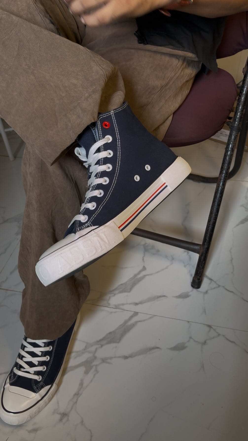 I’m a big fan boy of canvas sneakers. Whenever I think about canvas sneakers, one brand comes in my mind that is converse, but they are really expensive. What if you get a sneaker under ₹2000?
So I got a sneaker from US Polo association, and this blue sneaker got my attention. First of all the design is really classy as always. In a canvas sneakers, you can get a similar design. Jaisa Hamesha Se Banta Aa raha Hai Par quality and comfort Bahut matter Karta Hai or is sneaker mein Woh Saari Cheez Hai  ise perfect Canvas sneaker Banati.
comment link for the links 
#CanvaSneakers #USPoloAssociation #USPA #Sneakers #Converse #StyleAndComfort #Footwear